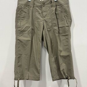 GAP Women’s Khakis Clam Digger Capris Size 2 NWOT